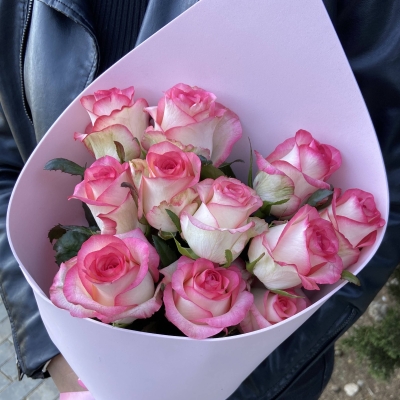 Розовые Крымские розы 11 шт